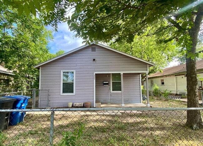 Primary Photo - Adorable 2 bedroom 1 bath near Confluence ...