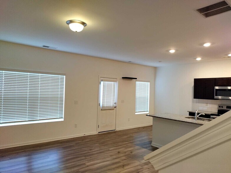 Building Photo - 1111 Lossie Ln