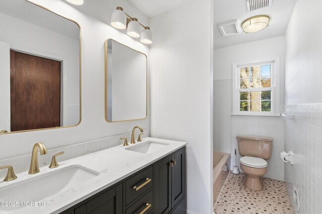 Building Photo - 218 Holly Ave