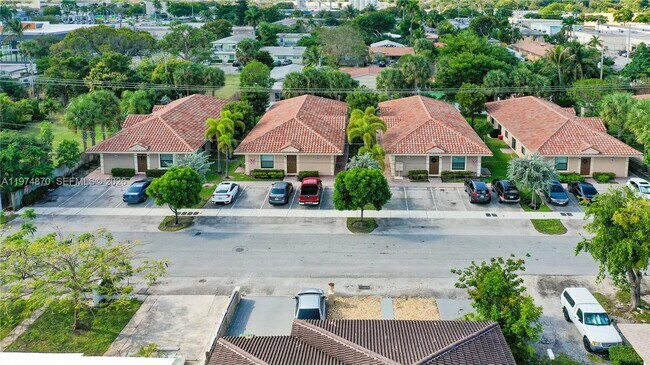 Building Photo - 1045 NE 10th Ave