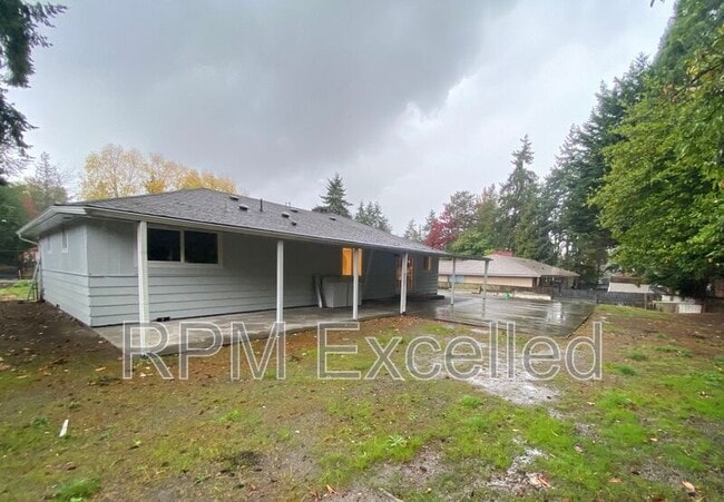 Building Photo - 3216 S 208th St