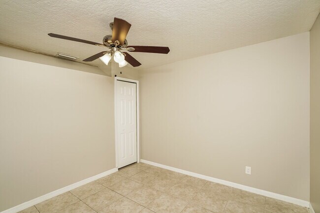 Building Photo - 1535 18th Ave SW