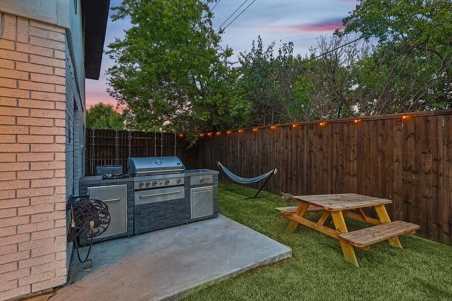 Building Photo - 1101 Homestead St