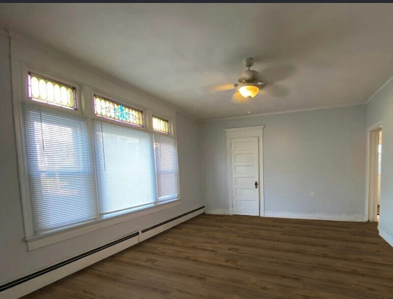 Building Photo - 848 Quincy Ave