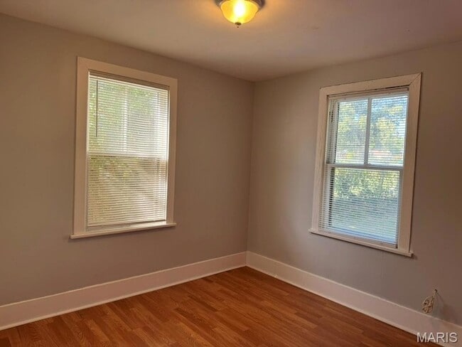 Building Photo - 539 N Elm Ave