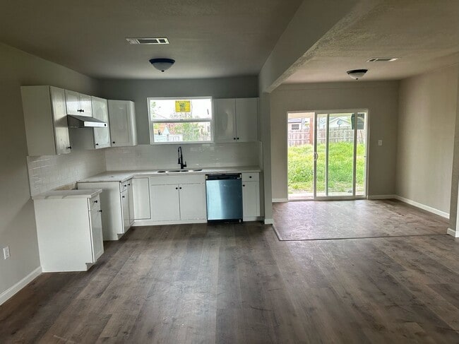 Building Photo - 1724 McKinley Ave