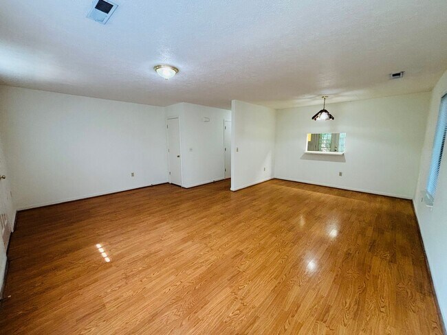 Building Photo - 953 Lora Ln