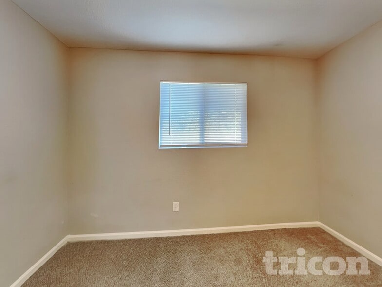 Building Photo - 17506 Sundrop Ln