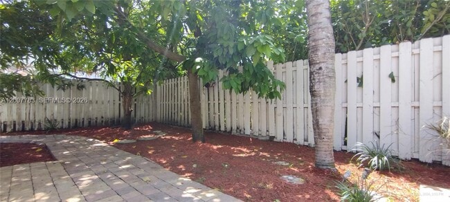 Building Photo - 659 Verona Pl