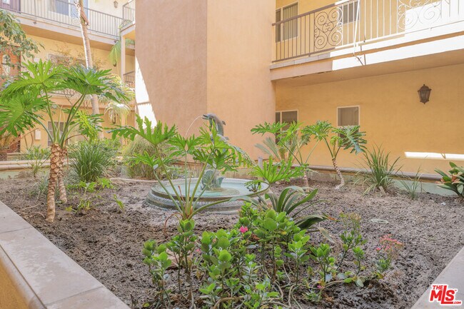 Building Photo - 626 E Orange Grove Ave