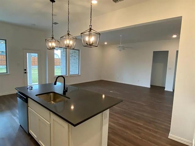 Building Photo - 2221 Grassland Ave