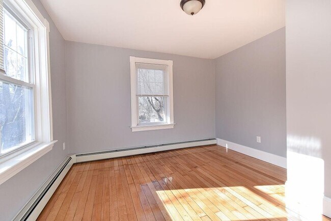 Building Photo - 141 Bourne Ave