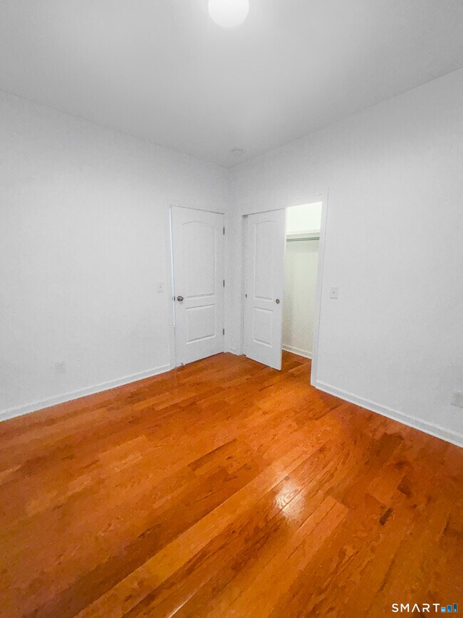 Building Photo - 1042 Iranistan Ave