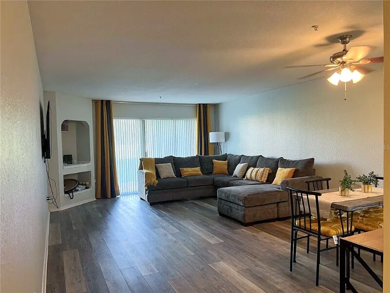 Building Photo - 14025 Fairway Island Dr