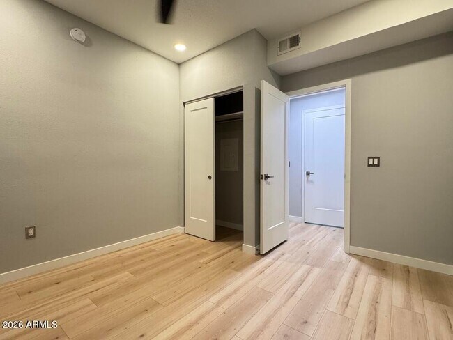 Building Photo - 1701 E Colter St