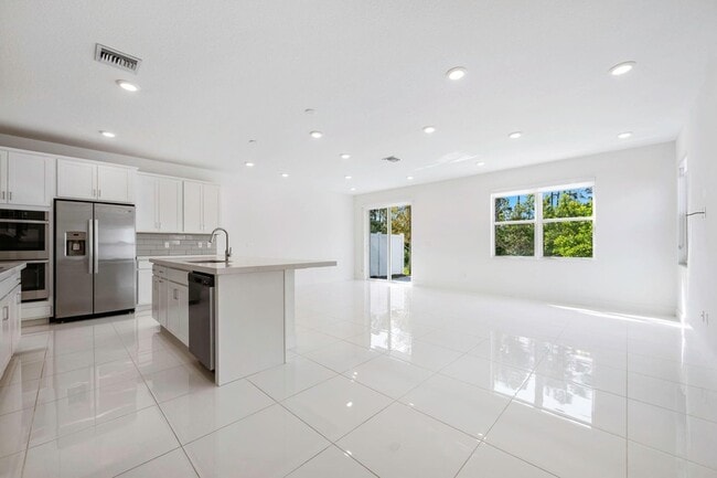 Building Photo - 214 Preserve Trl S