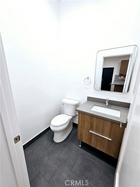 Building Photo - 2581 N Windsor Ave