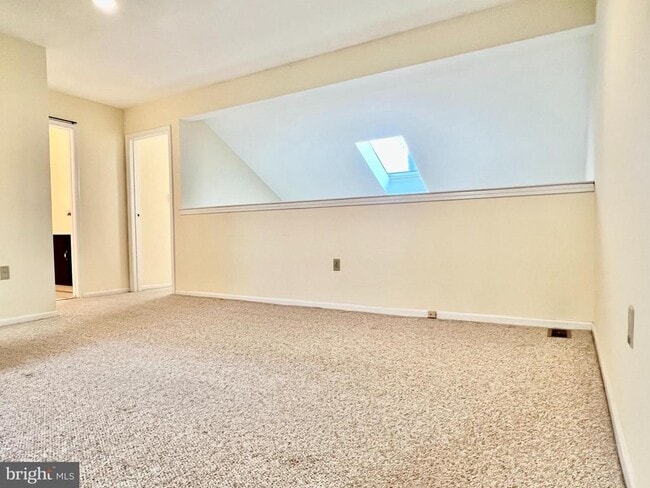 Building Photo - 5 Emily Ct