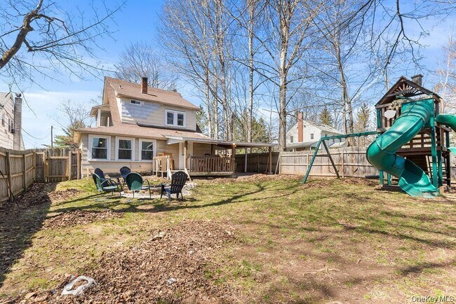 Building Photo - 39 Wawanda Ave