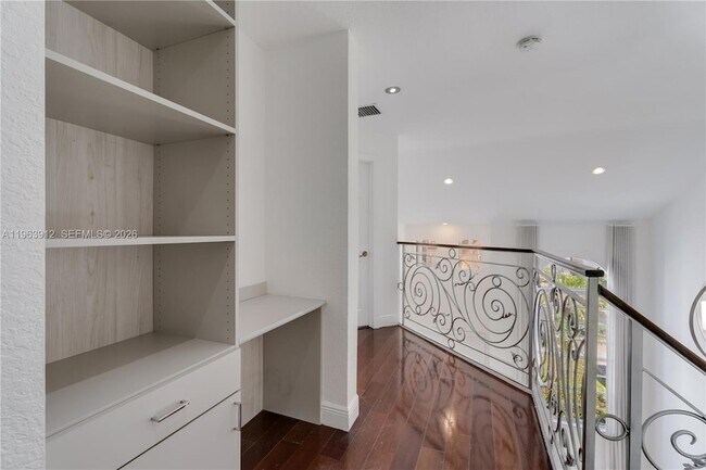 Building Photo - 7044 NW 115th Ct