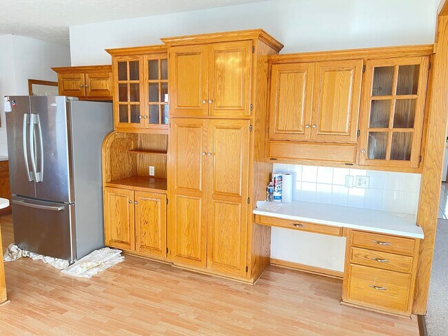 Building Photo - Northwest Omaha Gem: 2,700 Sq Ft, 3-Bedroom, Walk-Out Finished Basement, Fenced Yard, 3-Car Garag...