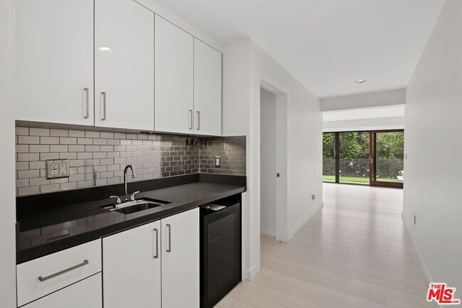 Building Photo - 175 Barlock Ave