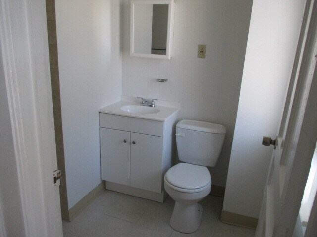 Building Photo - 448 Hawley Ave