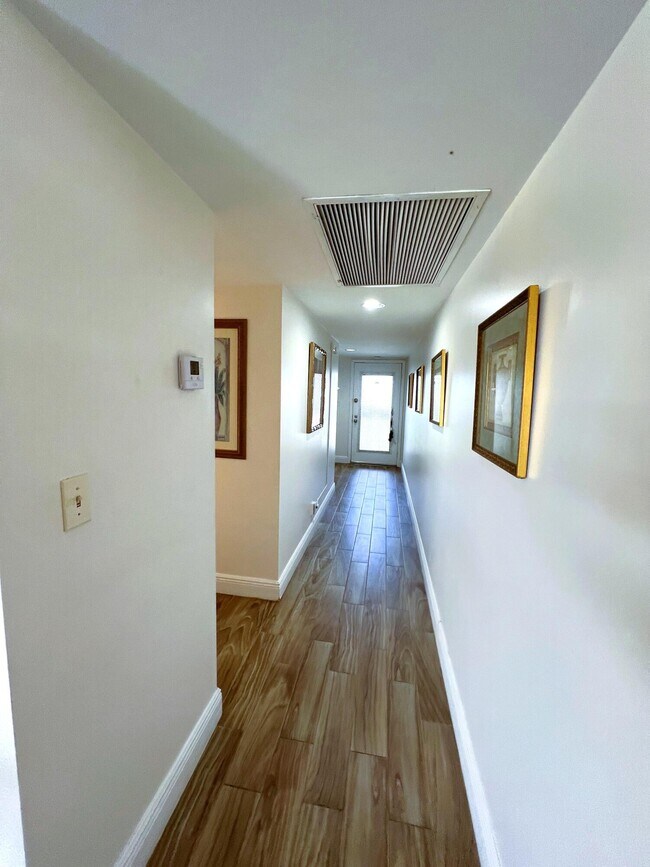 Building Photo - 3402 Bimini Ln