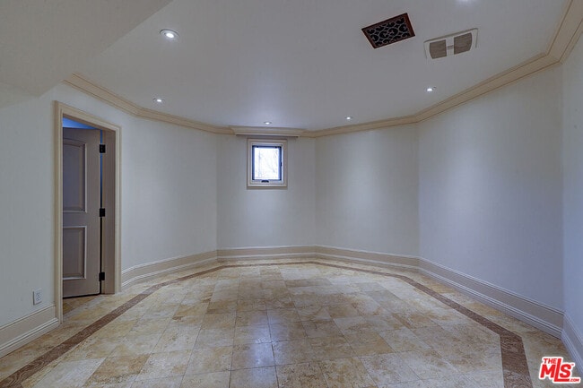 Building Photo - 209 S Anita Ave