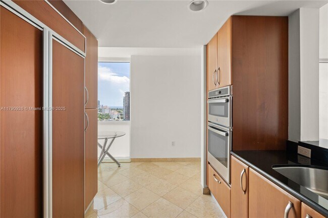 Building Photo - 19400 Turnberry Way
