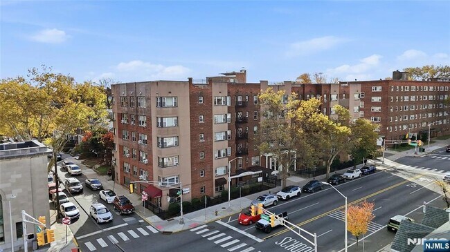 Building Photo - 2520 John F. Kennedy Blvd