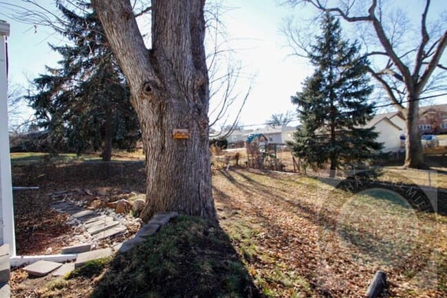 Building Photo - Fully updated 5 bedroom, 2 bathroom house