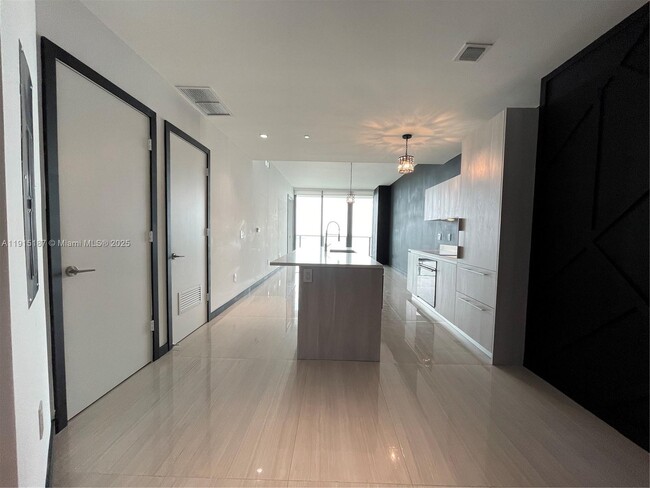 Building Photo - 480 NE 31st St