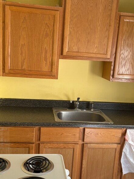 Building Photo - 1387 N Cole St