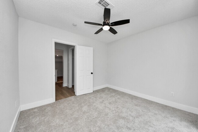 Building Photo - 7427 Willow Oak Dr