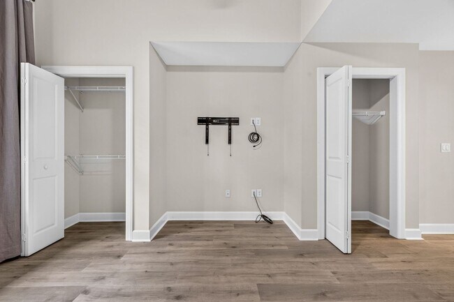Building Photo - Modern Comfort in the Heart of Johns Island