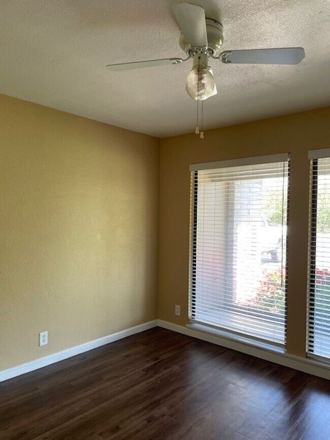 Building Photo - Lease Your Dream Home in the Country!