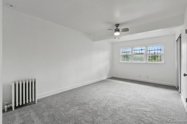 Building Photo - 18030 Santa Barbara Dr