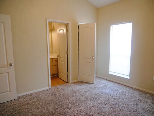 Building Photo - 119 Pine Meadows Cir