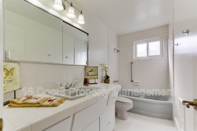 Building Photo - 5318 Saxon St