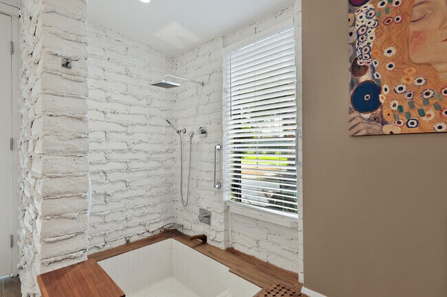 Building Photo - 261 Cordoba Way