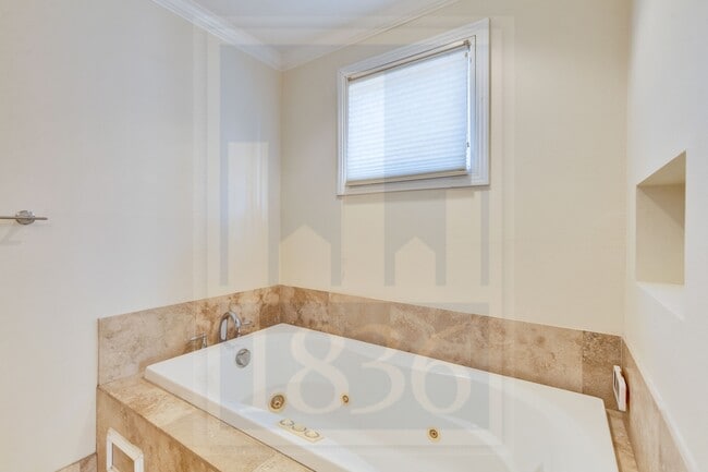 Building Photo - 4815 Woodview Ave