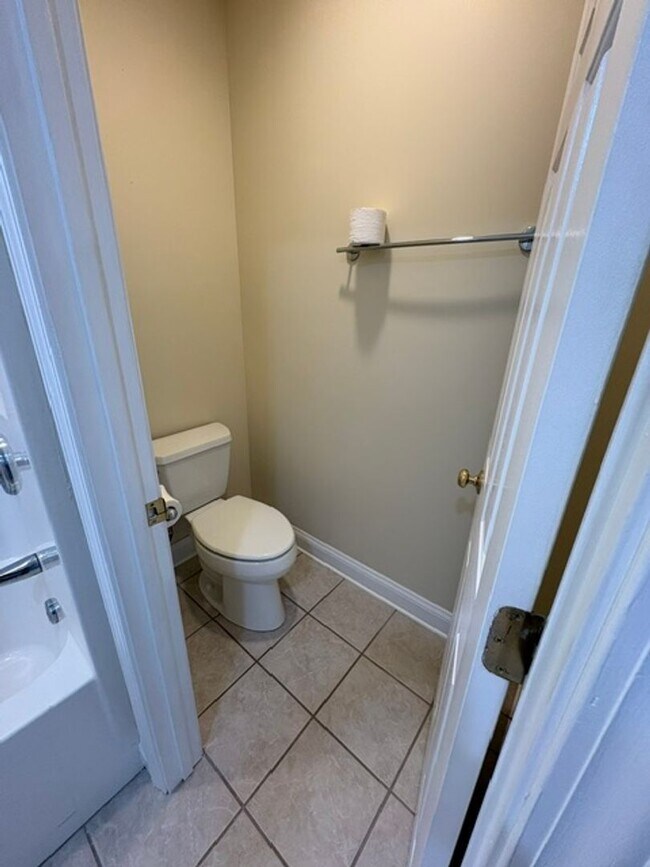 Building Photo - Newly Renovated - Large Backyard - 2/2 House!!