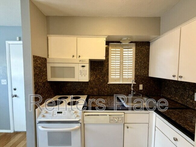 Building Photo - 2418 E 59th Ct