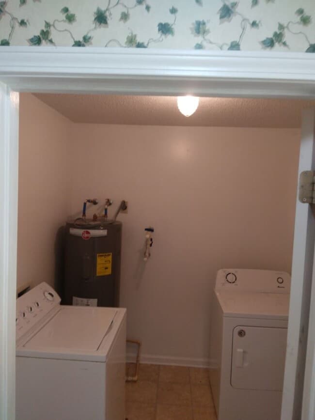 Building Photo - Bell River