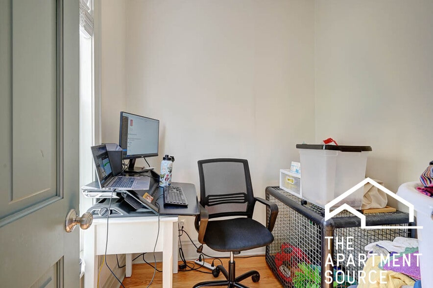 Building Photo - 882 N Marshfield Ave