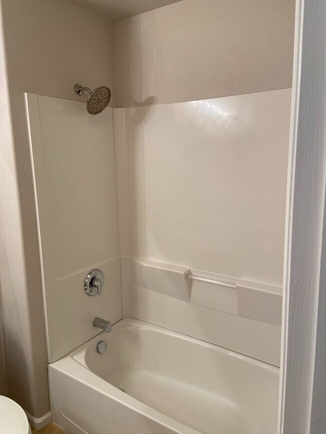 Building Photo - Newly Updated 3Bed/3Bath Townhome Near Ft Carson!