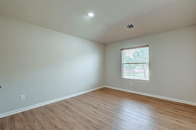 Building Photo - 2310 Diamond Springs Dr