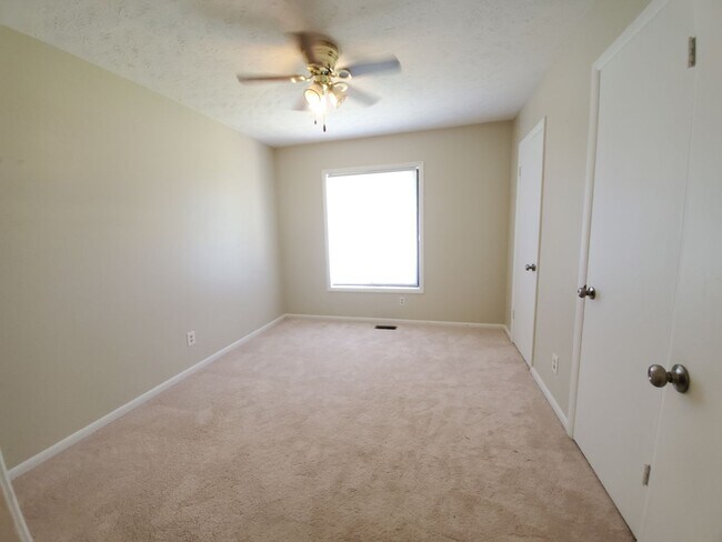 Building Photo - 6400 Hollyhock Ct
