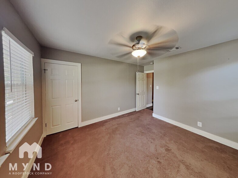 Building Photo - 6706 Tulsa Cove